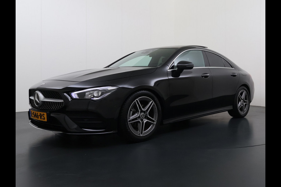 Mercedes-Benz CLA-Klasse 180 Automaat AMG Business Solution Panoramadak Camera Widescreen cockpit Apple Carplay Android Auto Navi Pdc Cruise Control Stoe Privacy Glas Lmv Led DAB Licht en zichtpakket Premium pakket Dealeronderhouden 1e Eigenaar Origineel Nederlandse Auto