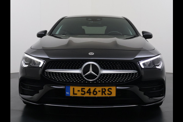 Mercedes-Benz CLA-Klasse 180 Automaat AMG Business Solution Panoramadak Camera Widescreen cockpit Apple Carplay Android Auto Navi Pdc Cruise Control Stoe Privacy Glas Lmv Led DAB Licht en zichtpakket Premium pakket Dealeronderhouden 1e Eigenaar Origineel Nederlandse Auto