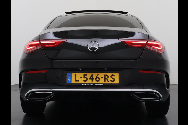 Mercedes-Benz CLA-Klasse 180 Automaat AMG Business Solution Panoramadak Camera Widescreen cockpit Apple Carplay Android Auto Navi Pdc Cruise Control Stoe Privacy Glas Lmv Led DAB Licht en zichtpakket Premium pakket Dealeronderhouden 1e Eigenaar Origineel Nederlandse Auto