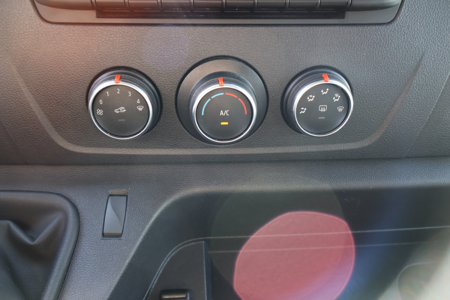 Renault Master 2.3 dCi Bakwagen met Laadklep