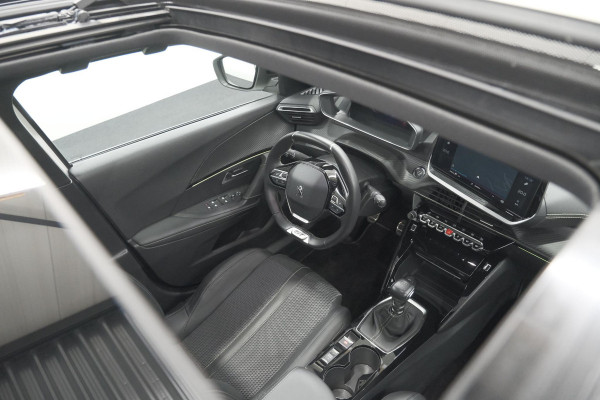 Peugeot 2008 PureTech 130 GT | Elektrisch Panoramadak | Camera | Dodehoekdetectie | Navigatie