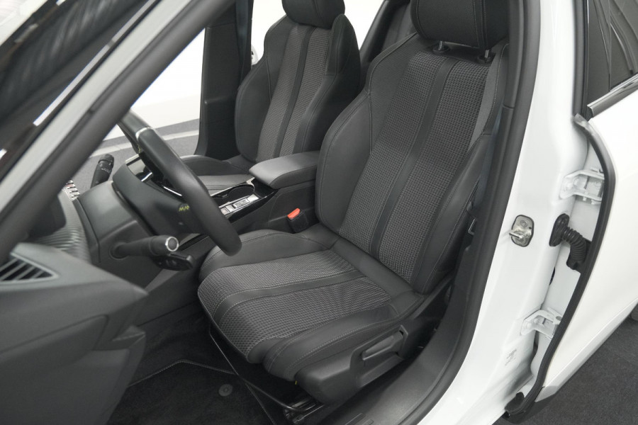 Peugeot 2008 PureTech 130 GT | Elektrisch Panoramadak | Camera | Dodehoekdetectie | Navigatie