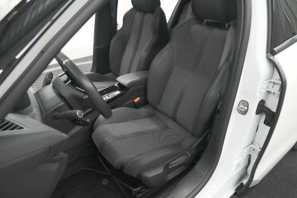 Peugeot 2008 PureTech 130 GT | Elektrisch Panoramadak | Camera | Dodehoekdetectie | Navigatie