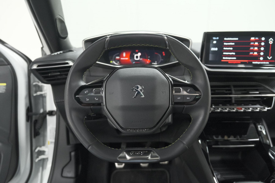 Peugeot 2008 PureTech 130 GT | Elektrisch Panoramadak | Camera | Dodehoekdetectie | Navigatie
