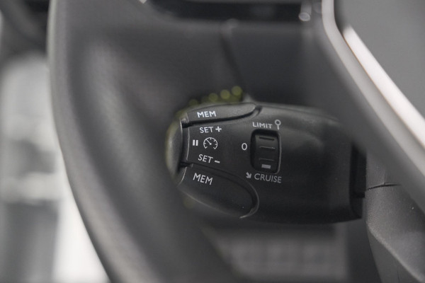 Peugeot 2008 PureTech 130 GT | Elektrisch Panoramadak | Camera | Dodehoekdetectie | Navigatie