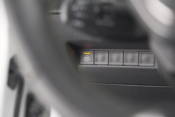 Peugeot 2008 PureTech 130 GT | Elektrisch Panoramadak | Camera | Dodehoekdetectie | Navigatie