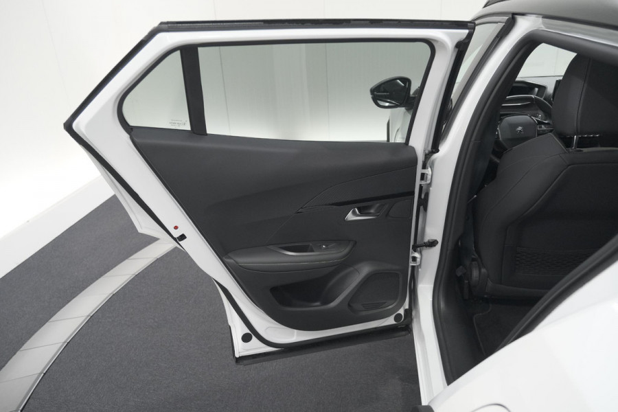 Peugeot 2008 PureTech 130 GT | Elektrisch Panoramadak | Camera | Dodehoekdetectie | Navigatie
