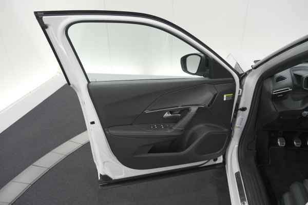 Peugeot 2008 PureTech 130 GT | Elektrisch Panoramadak | Camera | Dodehoekdetectie | Navigatie