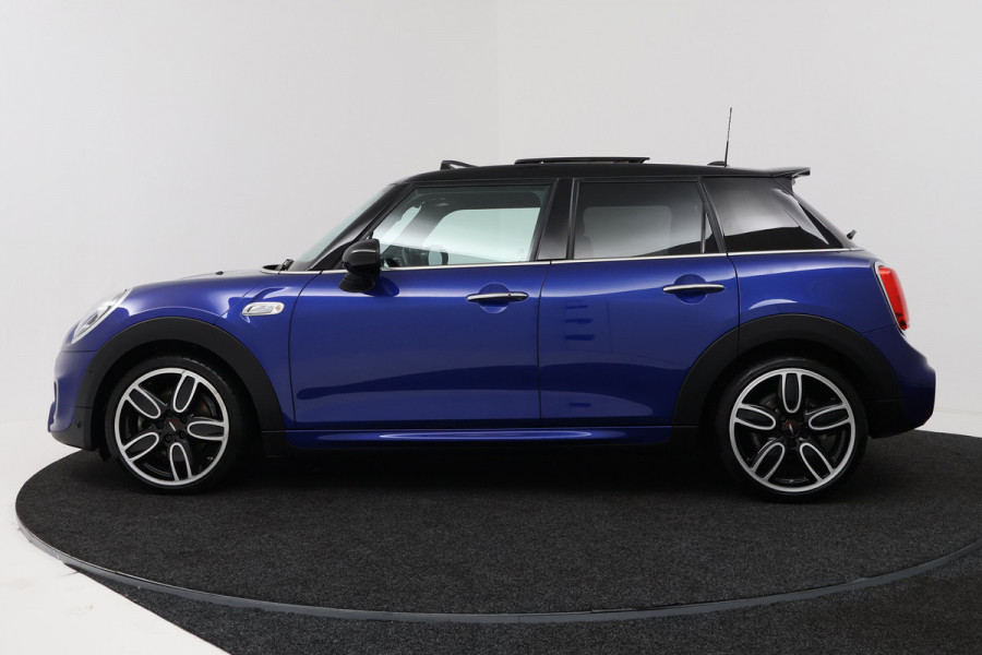 MINI Mini 2.0 Cooper S Knightsbridge Edition (PANORAMADAK, STOELVERWARMING, LEDER, HEAD-UP, LED, DEALER ONDERHOUDEN)