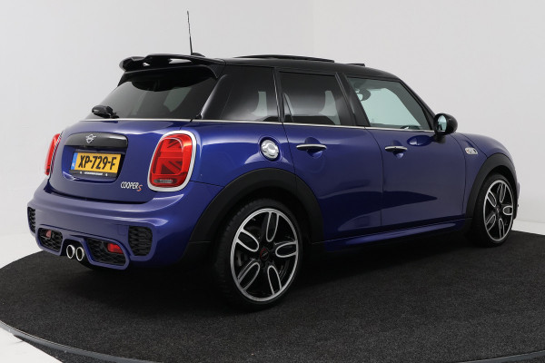 MINI Mini 2.0 Cooper S Knightsbridge Edition (PANORAMADAK, STOELVERWARMING, LEDER, HEAD-UP, LED, DEALER ONDERHOUDEN)