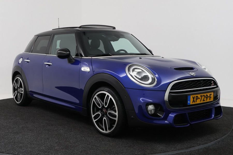 MINI Mini 2.0 Cooper S Knightsbridge Edition (PANORAMADAK, STOELVERWARMING, LEDER, HEAD-UP, LED, DEALER ONDERHOUDEN)