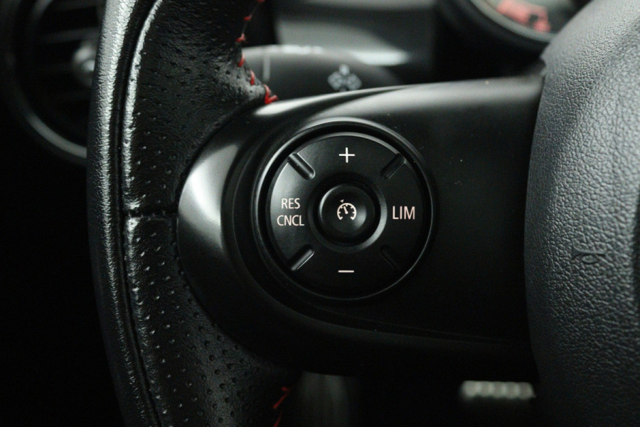 MINI Mini 2.0 Cooper S Knightsbridge Edition (PANORAMADAK, STOELVERWARMING, LEDER, HEAD-UP, LED, DEALER ONDERHOUDEN)