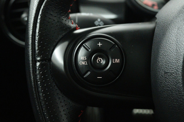 MINI Mini 2.0 Cooper S Knightsbridge Edition (PANORAMADAK, STOELVERWARMING, LEDER, HEAD-UP, LED, DEALER ONDERHOUDEN)