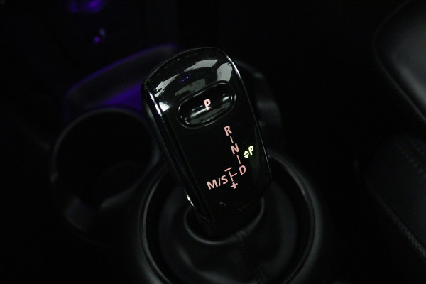 MINI Mini 2.0 Cooper S Knightsbridge Edition (PANORAMADAK, STOELVERWARMING, LEDER, HEAD-UP, LED, DEALER ONDERHOUDEN)