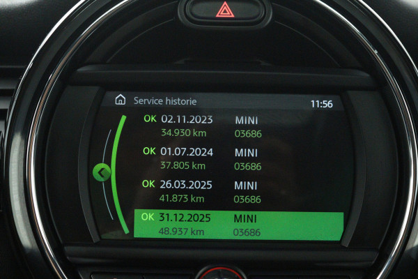 MINI Mini 2.0 Cooper S Knightsbridge Edition (PANORAMADAK, STOELVERWARMING, LEDER, HEAD-UP, LED, DEALER ONDERHOUDEN)