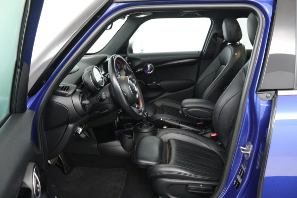 MINI Mini 2.0 Cooper S Knightsbridge Edition (PANORAMADAK, STOELVERWARMING, LEDER, HEAD-UP, LED, DEALER ONDERHOUDEN)
