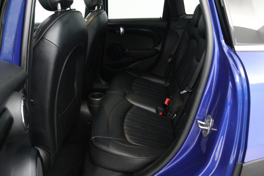 MINI Mini 2.0 Cooper S Knightsbridge Edition (PANORAMADAK, STOELVERWARMING, LEDER, HEAD-UP, LED, DEALER ONDERHOUDEN)