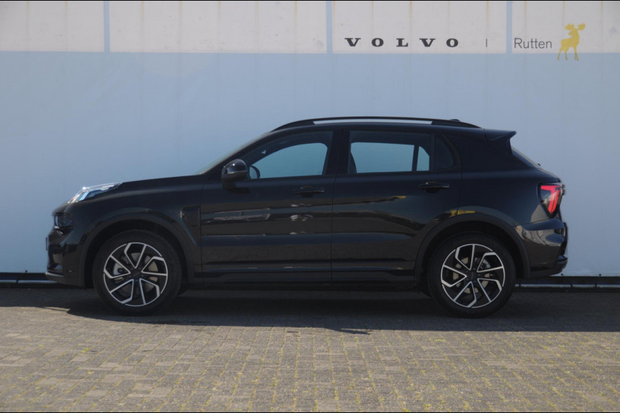Lynk & Co 01 276PK Automaat Core / Adaptieve cruise control / Stoel - en stuurwielverarming / Parkeersensoren met camera / Apple carplay / Trekhaak / Metallic lak / 19" lichtmetalen velgen