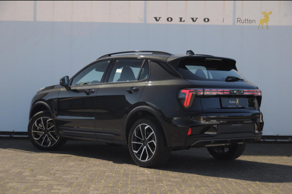 Lynk & Co 01 276PK Automaat Core / Adaptieve cruise control / Stoel - en stuurwielverarming / Parkeersensoren met camera / Apple carplay / Trekhaak / Metallic lak / 19" lichtmetalen velgen