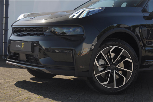Lynk & Co 01 276PK Automaat Core / Adaptieve cruise control / Stoel - en stuurwielverarming / Parkeersensoren met camera / Apple carplay / Trekhaak / Metallic lak / 19" lichtmetalen velgen