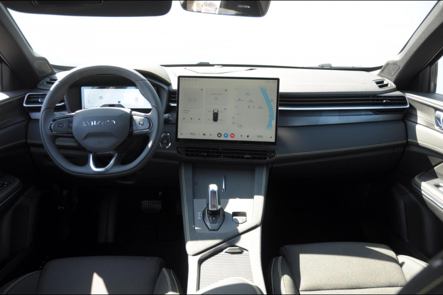 Lynk & Co 01 276PK Automaat Core / Adaptieve cruise control / Stoel - en stuurwielverarming / Parkeersensoren met camera / Apple carplay / Trekhaak / Metallic lak / 19" lichtmetalen velgen