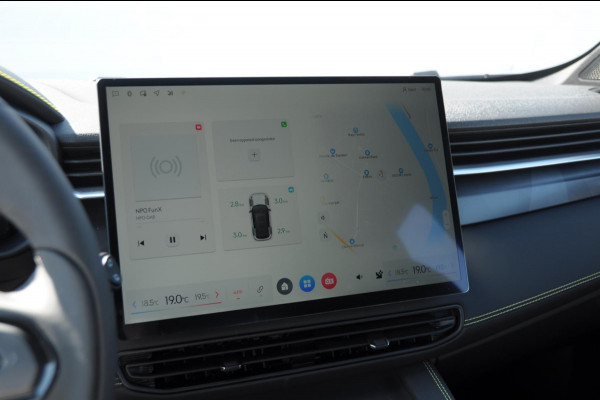 Lynk & Co 01 276PK Automaat Core / Adaptieve cruise control / Stoel - en stuurwielverarming / Parkeersensoren met camera / Apple carplay / Trekhaak / Metallic lak / 19" lichtmetalen velgen