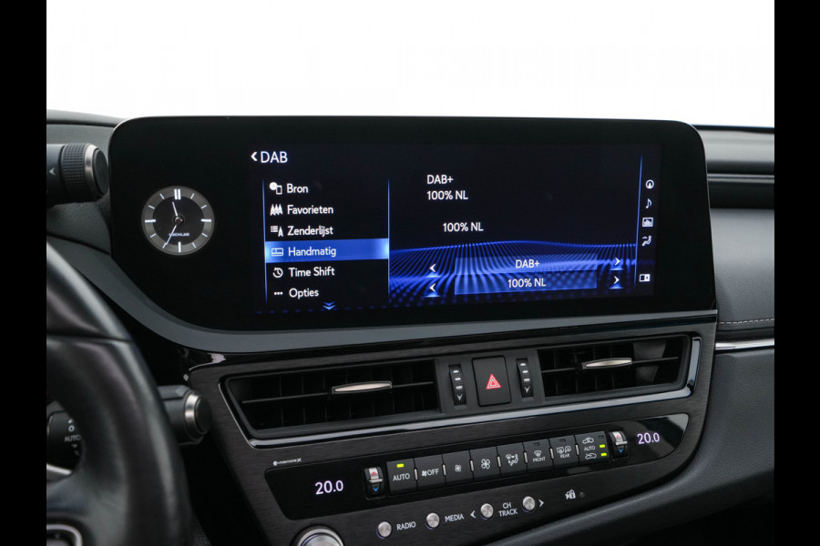 Lexus ES 300h Business Line (INCL.BTW) Aut. *PANO | LEATHER | FULL-LED | ADAPTIVE-CRUISE | BLIND-SPOT | KEYLESS | CAMERA | HEATED-COMFORTSEATS | NAVI-FULLMAP | PRIVACY-GLASS | SHIFT-PADDLES | ECC | PDC | 19''ALU*