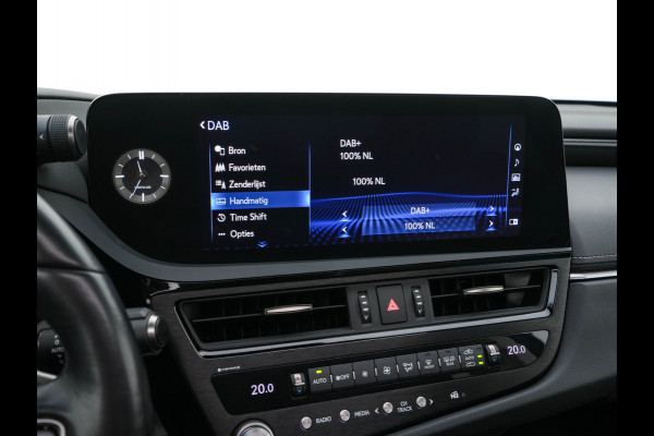 Lexus ES 300h Business Line (INCL.BTW) Aut. *PANO | LEATHER | FULL-LED | ADAPTIVE-CRUISE | BLIND-SPOT | KEYLESS | CAMERA | HEATED-COMFORTSEATS | NAVI-FULLMAP | PRIVACY-GLASS | SHIFT-PADDLES | ECC | PDC | 19''ALU*
