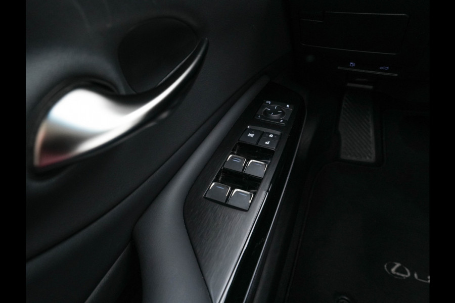 Lexus ES 300h Business Line (INCL.BTW) Aut. *PANO | LEATHER | FULL-LED | ADAPTIVE-CRUISE | BLIND-SPOT | KEYLESS | CAMERA | HEATED-COMFORTSEATS | NAVI-FULLMAP | PRIVACY-GLASS | SHIFT-PADDLES | ECC | PDC | 19''ALU*
