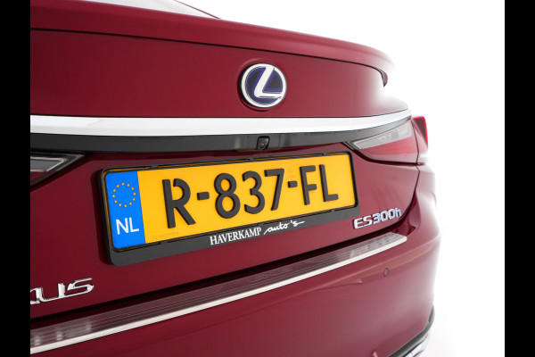 Lexus ES 300h Business Line (INCL.BTW) Aut. *PANO | LEATHER | FULL-LED | ADAPTIVE-CRUISE | BLIND-SPOT | KEYLESS | CAMERA | HEATED-COMFORTSEATS | NAVI-FULLMAP | PRIVACY-GLASS | SHIFT-PADDLES | ECC | PDC | 19''ALU*