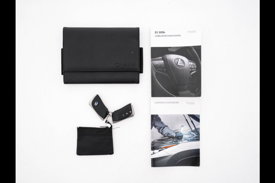 Lexus ES 300h Business Line (INCL.BTW) Aut. *PANO | LEATHER | FULL-LED | ADAPTIVE-CRUISE | BLIND-SPOT | KEYLESS | CAMERA | HEATED-COMFORTSEATS | NAVI-FULLMAP | PRIVACY-GLASS | SHIFT-PADDLES | ECC | PDC | 19''ALU*