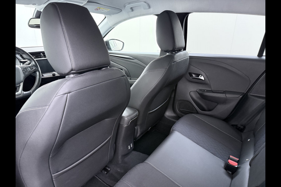 Opel CORSA-E Elegance 50 kWh SOH 93% Navi Ecc 360°Camera Apple Carplay Android Auto Cruise Control Pdc Dodehoek detectie Keyless Draadloze telefoonlader Privacy Glas Lmv Isofix Led Regen-Lichtsensor Lane Assist Origineel Nederlandse Auto Zeer compleet!