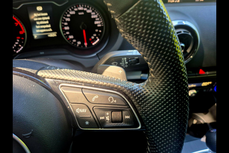 Audi A3 Sportback 35 TFSI S Line black line . Panoramadak . Matrix . 54000 km