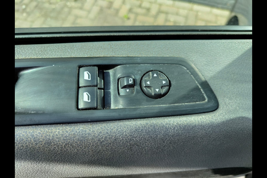 Peugeot Expert 1.5HDI 100 3-Persoons Trekhaak Navi Euro 6 Airco Apple Carplay Android Auto Cruise Control Bluetooth Pdc Premium Betonplex Vloer Wandbetimmering Schuifdeur 1.800KG Trekgewicht