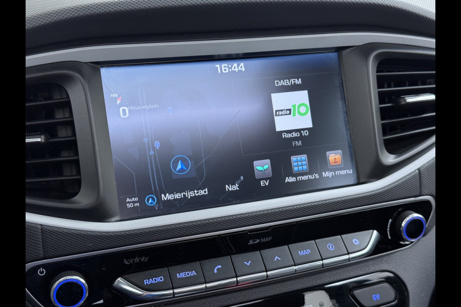Hyundai IONIQ Premium EV SOH 99,9% Panorama-Schuifdak Adap.Cruise Leder+Memory Navi Ecc Trekhaak Infinity®-Audio Camera Apple Carplay Android  Stoel+Stuurverwarming Elek.Stoelen Lmv Bluetooth Dodehoek+Lane Assist VESS Origineel Nederlandse Auto