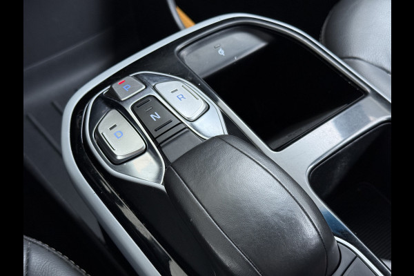 Hyundai IONIQ Premium EV SOH 99,9% Panorama-Schuifdak Adap.Cruise Leder+Memory Navi Ecc Trekhaak Infinity®-Audio Camera Apple Carplay Android  Stoel+Stuurverwarming Elek.Stoelen Lmv Bluetooth Dodehoek+Lane Assist VESS Origineel Nederlandse Auto