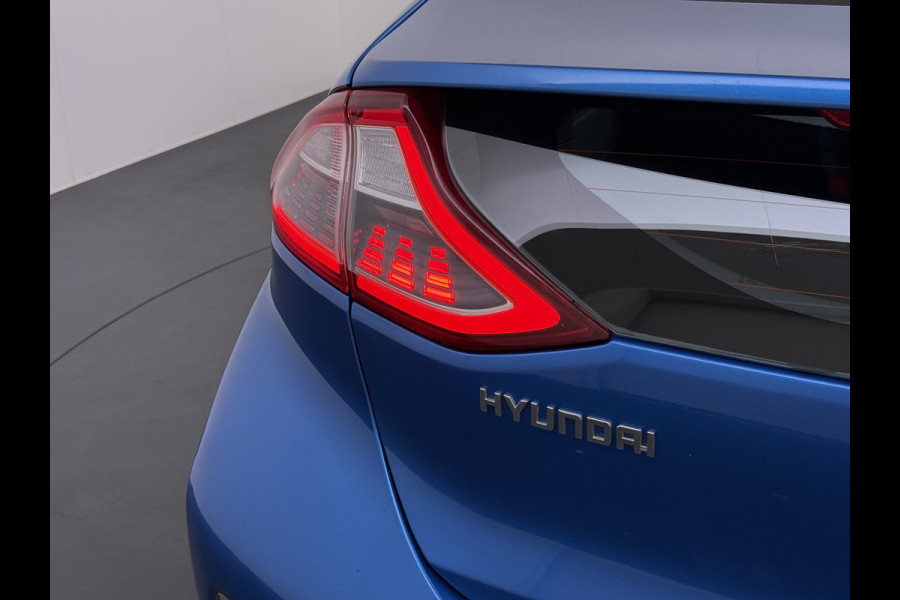 Hyundai IONIQ Premium EV SOH 99,9% Panorama-Schuifdak Adap.Cruise Leder+Memory Navi Ecc Trekhaak Infinity®-Audio Camera Apple Carplay Android  Stoel+Stuurverwarming Elek.Stoelen Lmv Bluetooth Dodehoek+Lane Assist VESS Origineel Nederlandse Auto