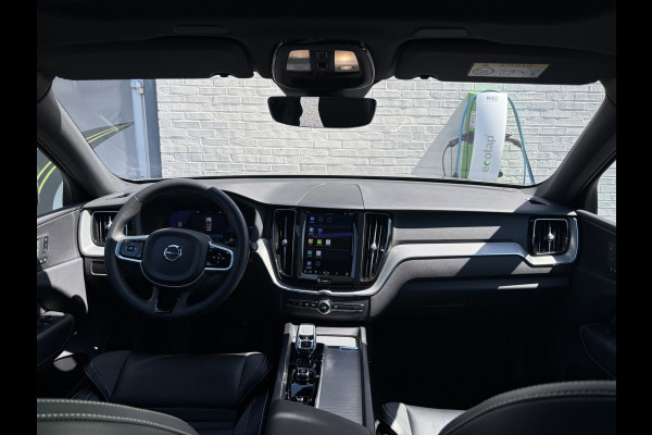 Volvo XC60 2.0 T6 Plug-in hybrid AWD Plus Dark Long Range | Zwenkbare trekhaak | Panorama dak | Adaptieve cruise | Memory | Blis |