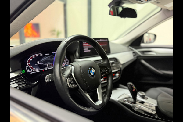 BMW 5 Serie Touring 520e | Plug-in Hybride | Elek. Trekhaak | Virtual Cockpit | LED