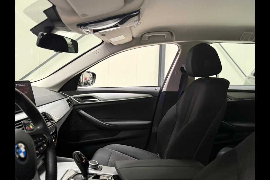 BMW 5 Serie Touring 520e | Plug-in Hybride | Elek. Trekhaak | Virtual Cockpit | LED
