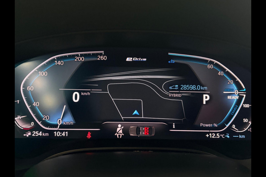 BMW 5 Serie Touring 520e | Plug-in Hybride | Elek. Trekhaak | Virtual Cockpit | LED