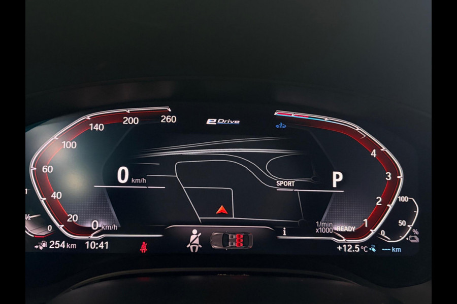 BMW 5 Serie Touring 520e | Plug-in Hybride | Elek. Trekhaak | Virtual Cockpit | LED