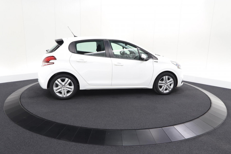 Peugeot 208 PureTech 82 Signature | Parkeersensoren | Apple Carplay | Pack Connect | Armsteun