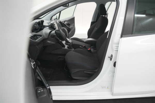 Peugeot 208 PureTech 82 Signature | Parkeersensoren | Apple Carplay | Pack Connect | Armsteun