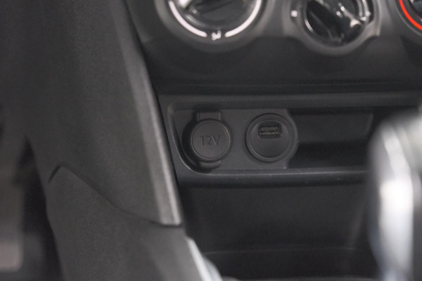 Peugeot 208 PureTech 82 Signature | Parkeersensoren | Apple Carplay | Pack Connect | Armsteun