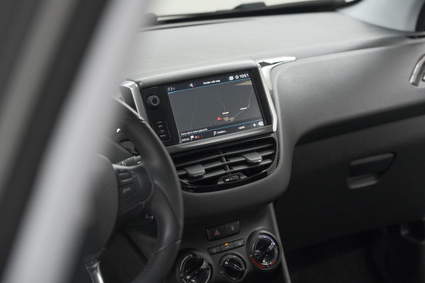 Peugeot 208 PureTech 82 Signature | Parkeersensoren | Apple Carplay | Pack Connect | Armsteun