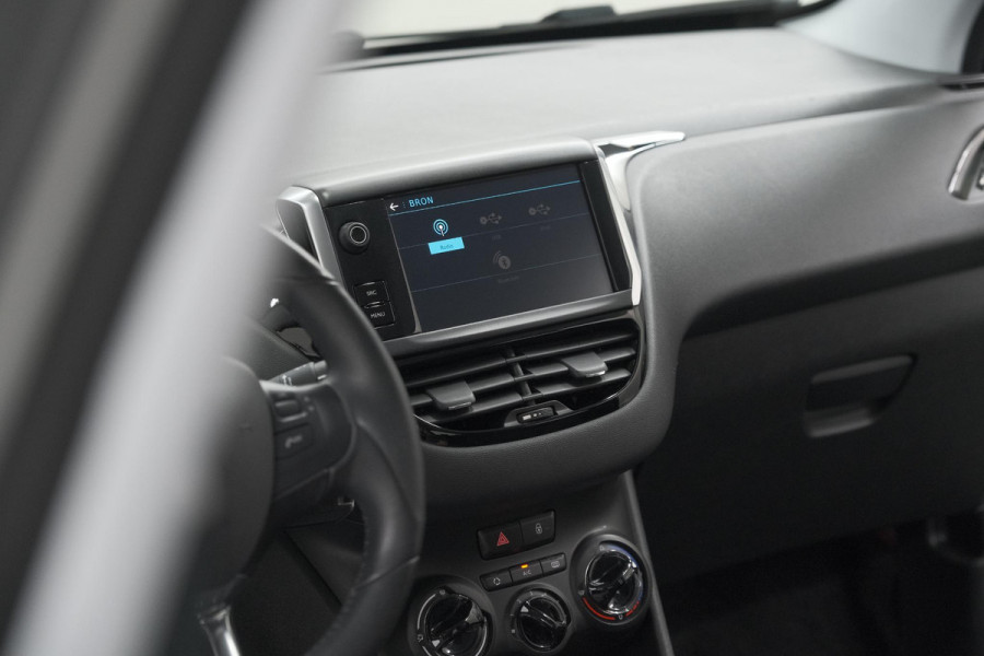 Peugeot 208 PureTech 82 Signature | Parkeersensoren | Apple Carplay | Pack Connect | Armsteun