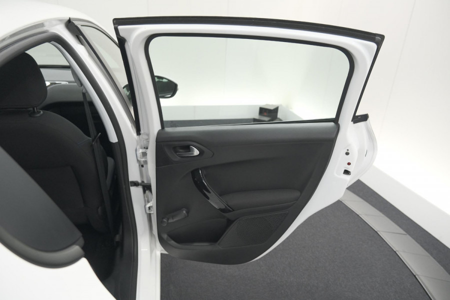 Peugeot 208 PureTech 82 Signature | Parkeersensoren | Apple Carplay | Pack Connect | Armsteun