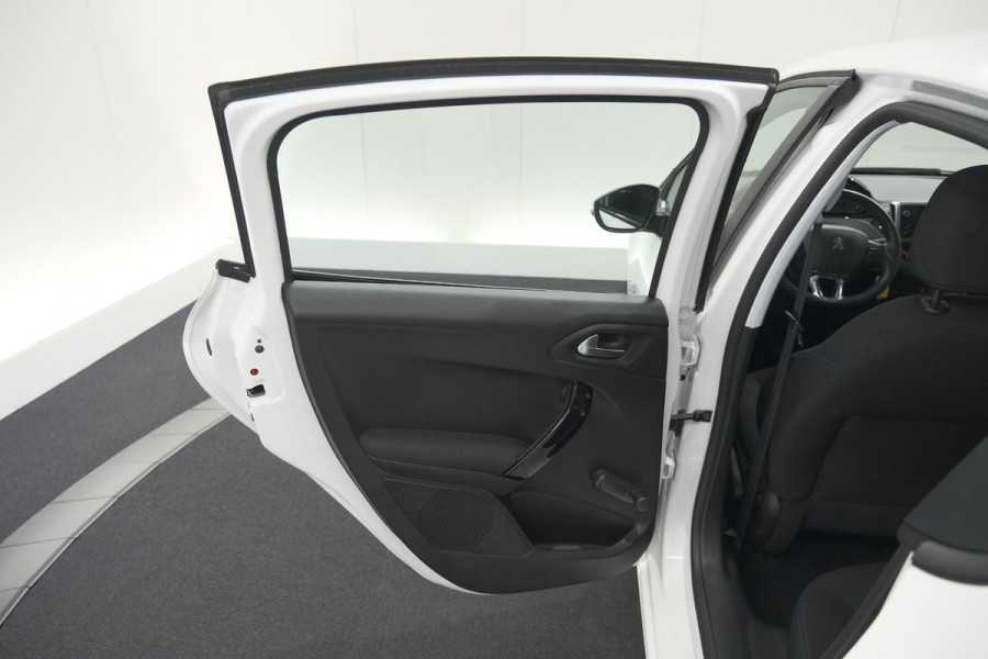 Peugeot 208 PureTech 82 Signature | Parkeersensoren | Apple Carplay | Pack Connect | Armsteun