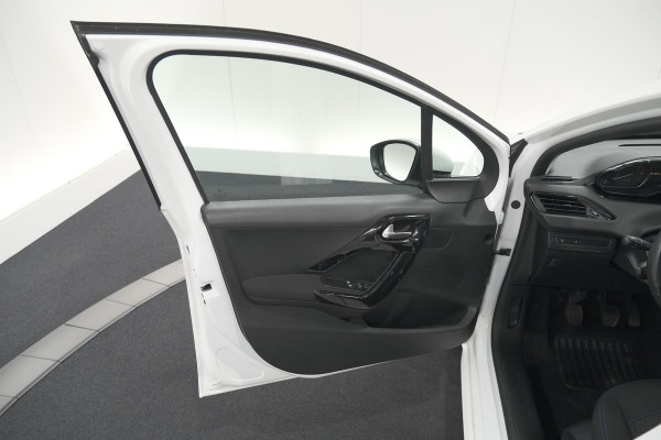 Peugeot 208 PureTech 82 Signature | Parkeersensoren | Apple Carplay | Pack Connect | Armsteun